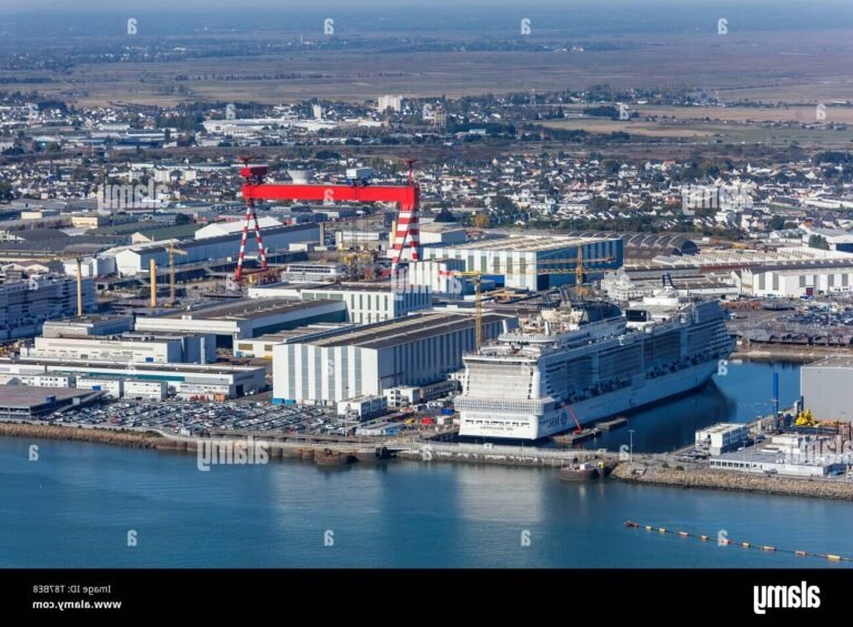 vue aerienne du chantier naval de saint nazaire