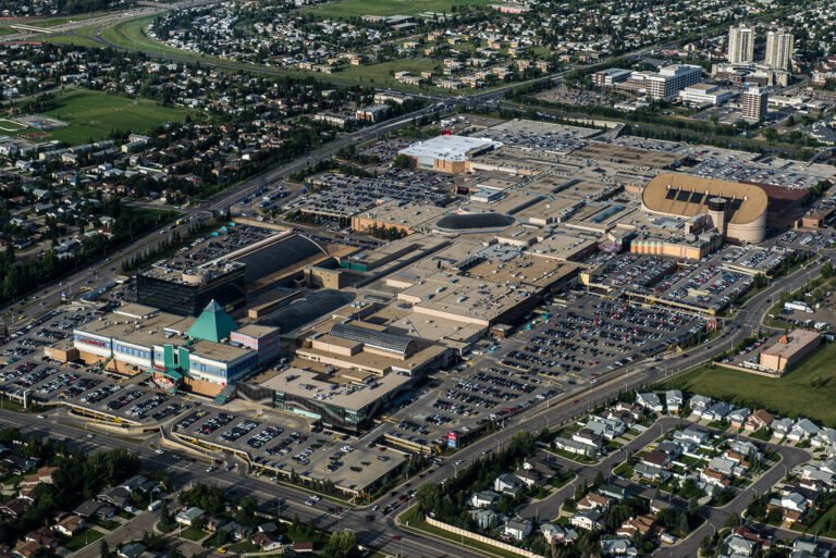 vue aerienne du west edmonton mall