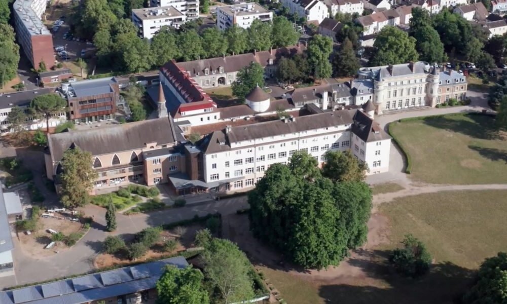 Quel est le meilleur lycée avec internat à Paris pour mon enfant