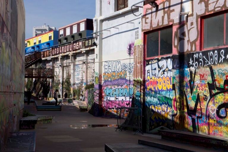 Qu'est-ce que La Belle de Mai à Marseille et pourquoi est-elle célèbre 3 vue coloree de la belle de mai