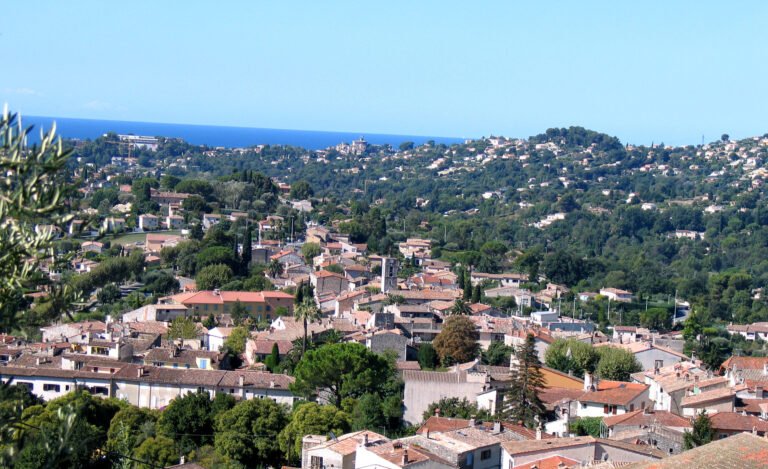 Où trouver des annonces de location à La Colle-sur-Loup sur Le Bon Coin 36 vue de la colle sur loup en ete
