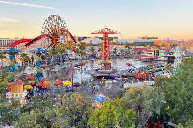 vue du disneys grand californian en ete