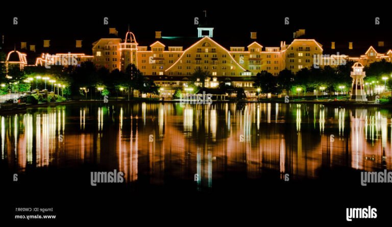 Quels sont les avantages du Disney's Newport Bay Club à Disneyland 10 vue du disneys newport bay club au bord de leau