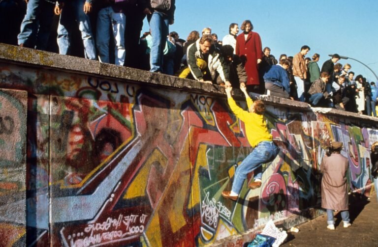 vue emblematique du mur de berlin