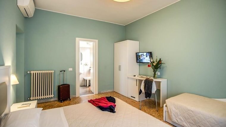 Quelle est l'adresse et les services offerts par Casa per Ferie Ravasco à San Pietro 2 Quelle est l’adresse et les services offerts par Casa per Ferie Ravasco à San Pietro