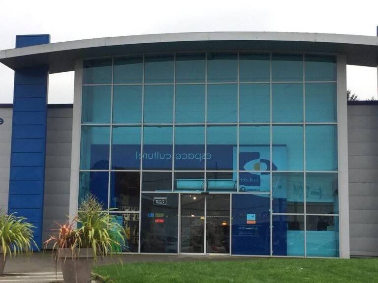 vue exterieure de lespace culturel leclerc