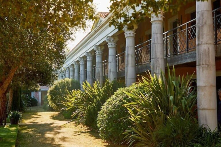 Quels sont les avis sur l'hôtel Villa Gallo Romaine près du Puy du Fou 30 vue exterieure de lhotel villa gallo romaine