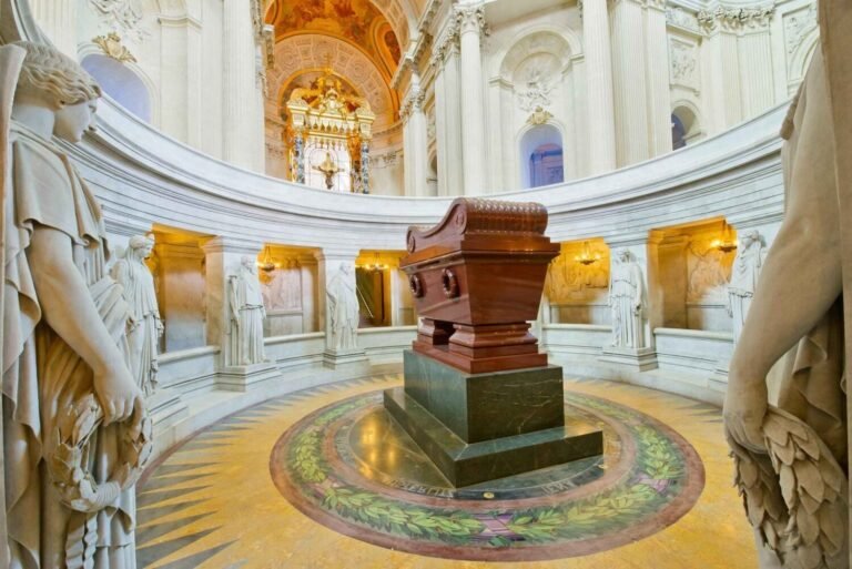 vue majestueuse du tombeau de napoleon