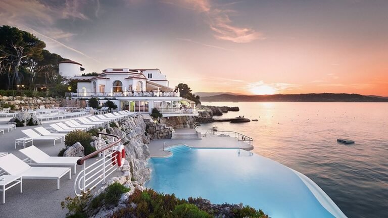 vue panoramique de lhotel de cap eden roc