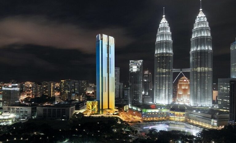 Quels sont les services et attractions du Four Seasons Place Kuala Lumpur 20 vue panoramique du four seasons kuala lumpur