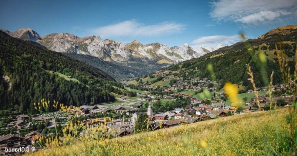 Comment élaborer un plan optimal pour votre séjour au Grand Bornand 1 vue panoramique du grand bornand en ete